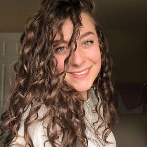 Meet your Posher, Abigail